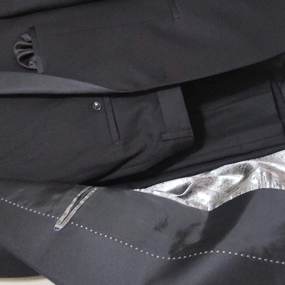 Full suits - Picture 2 of 3